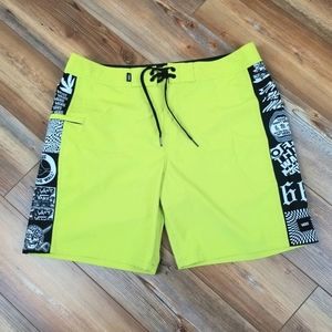 Van's V66 Boardshorts size 33